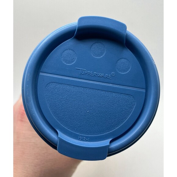 Vintage Tupperware 1661-8 Spaghetti Container w/ Shake & Pour Lid 1912-1 USA - Picture 2 of 5